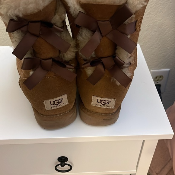 Women’s Ugg’s - Picture 3 of 5